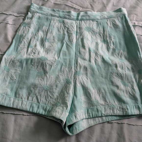 3 Shorts Forever 21 size small & 7th Avenue Design size 0 Stripe flowers gold - Picture 8 of 8